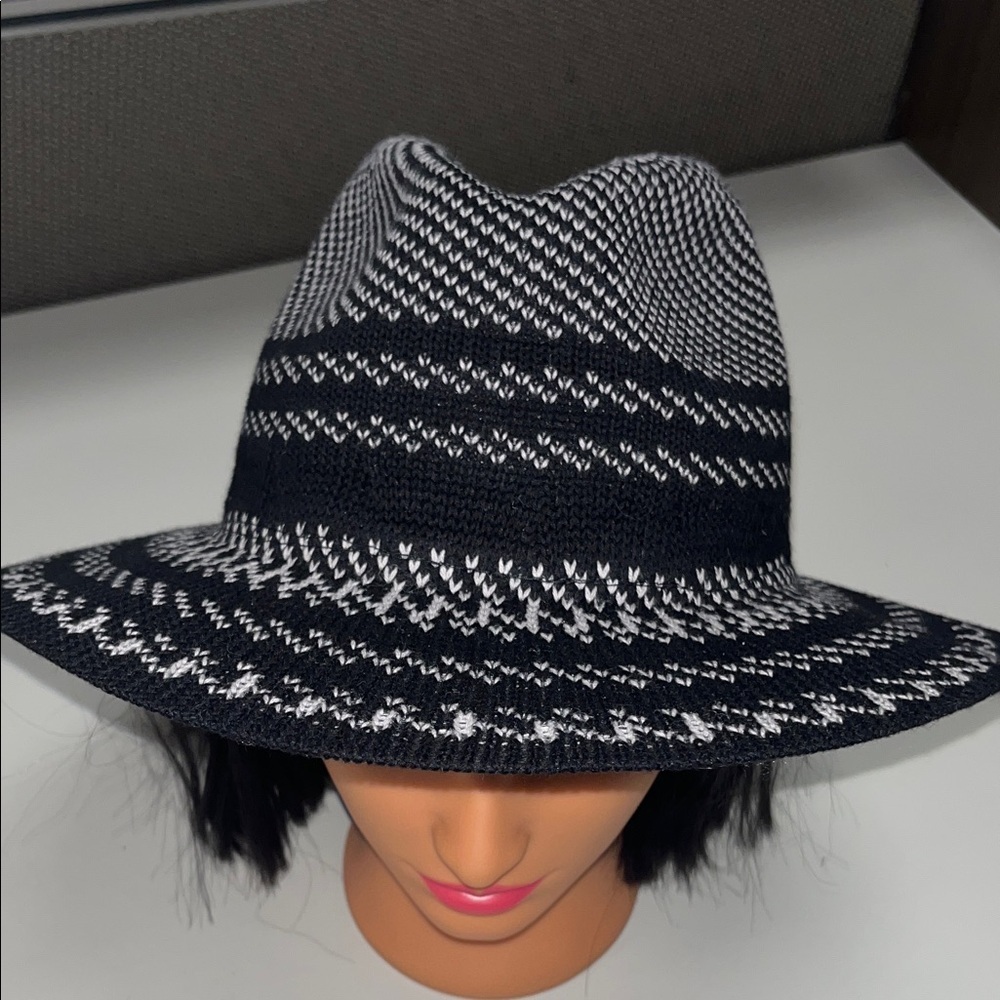 Buttons Monochrome Women's Hat